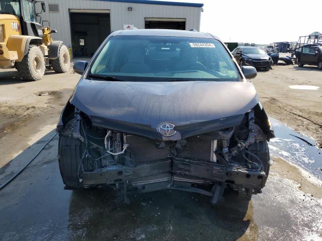5TDKZ3DC2HS782878 Toyota SIENNA LE