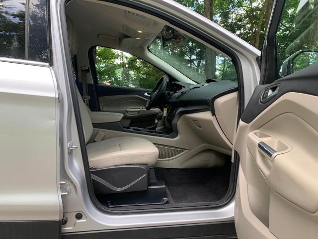 1FMCU9GD2HUC17094 Ford ESCAPE SE