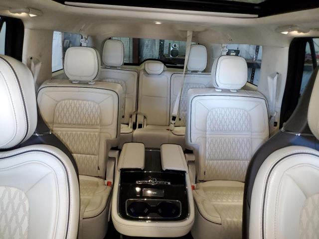 5LMJJ3TT8MEL07300 Lincoln Navigator