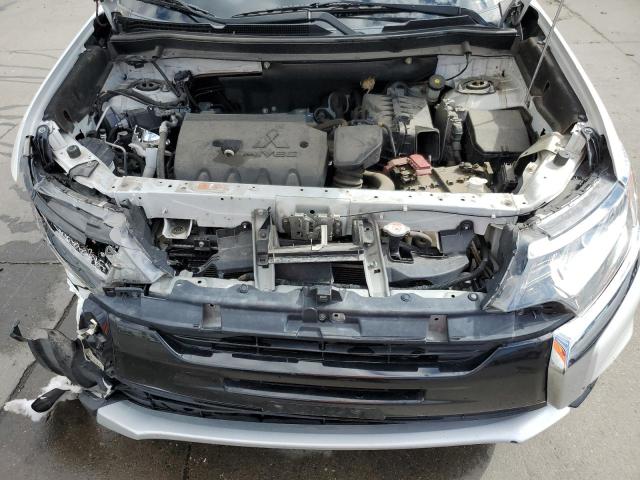 JA4AZ3A38JZ040984 Mitsubishi Outlander Se