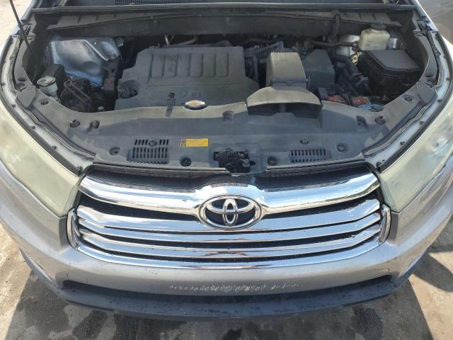 5TDKKRFH9FS040359 Toyota Highlander Xle