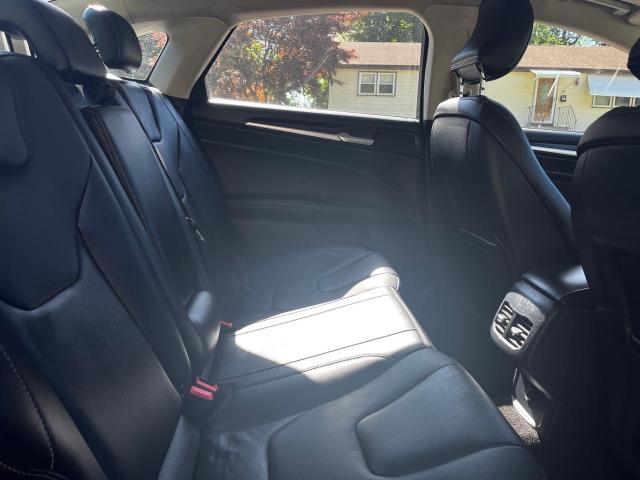 3FA6P0D92JR155882 Ford FUSION TIT