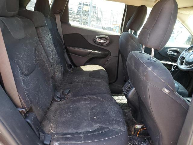 1C4PJMCS0GW301049 Jeep Cherokee Latitude