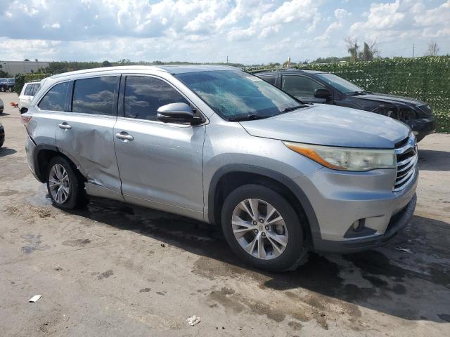 5TDKKRFH9FS040359 Toyota Highlander Xle