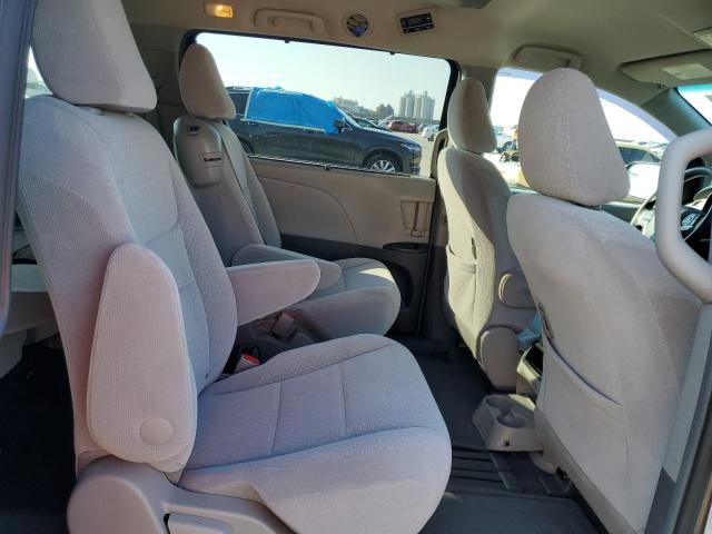 5TDKZ3DC2HS782878 Toyota SIENNA LE