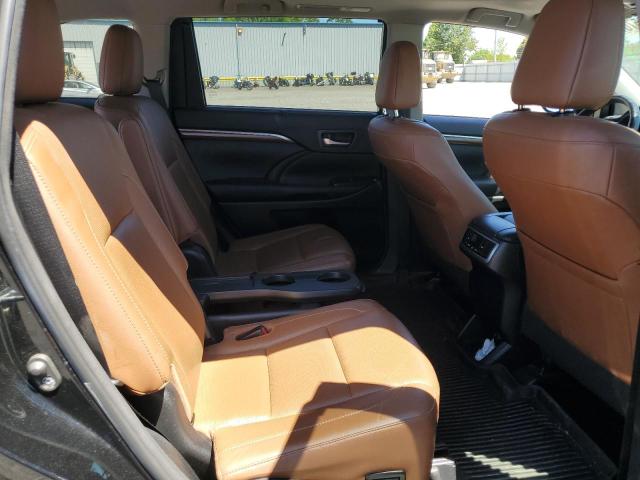 5TDDGRFH2JS046619 Toyota Highlander