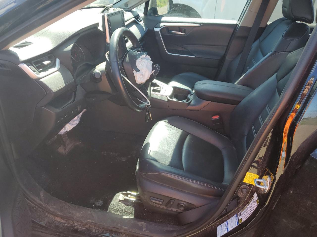 2T3A1RFV9MC169848 Toyota RAV4 XLE P
