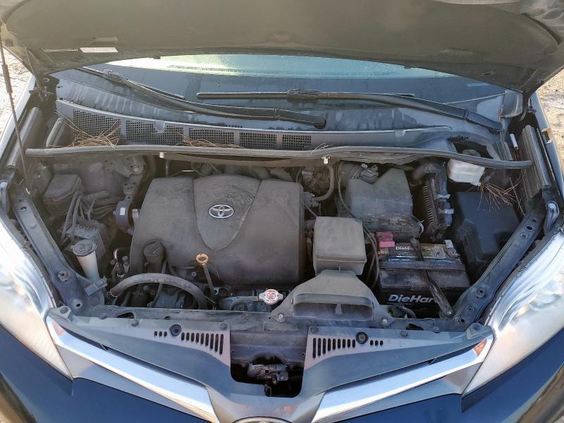 5TDDZ3DC8KS220712 Toyota SIENNA XLE