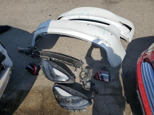 5YJ3E1EB0MF997183 Tesla 2021