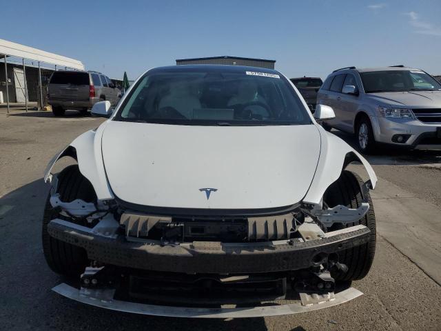 5YJ3E1EB0MF997183 Tesla 2021
