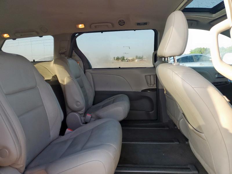 5TDDZ3DC8KS220712 Toyota SIENNA XLE