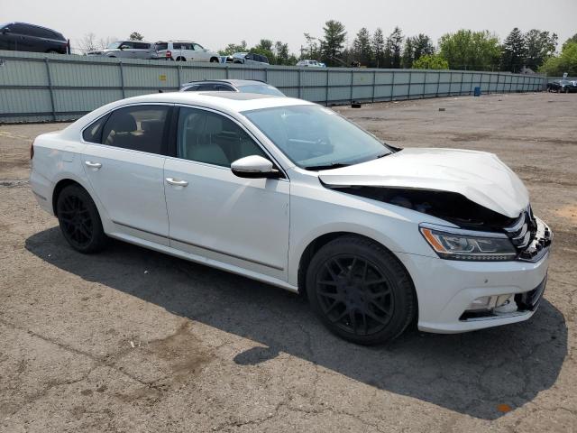 1VWGT7A37HC032927 Volkswagen PASSAT SE