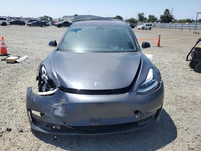 5YJ3E1EB4JF121101 Tesla 2018