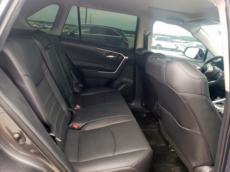 2T3C1RFV1MC102007 Toyota RAV4 XLE P