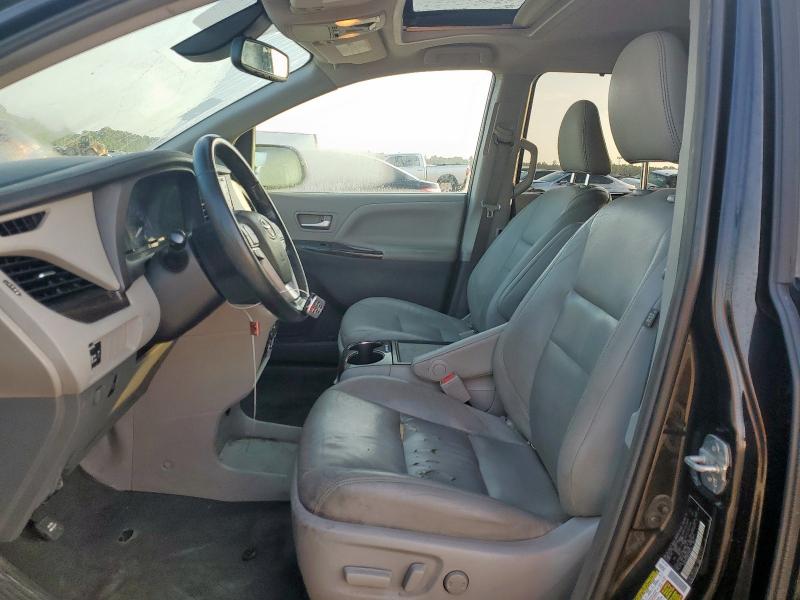 5TDDZ3DC8KS220712 Toyota SIENNA XLE