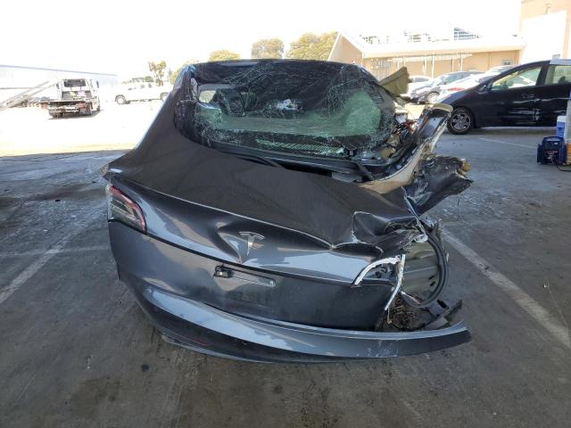 5YJ3E1EA2JF061083 Tesla 2018