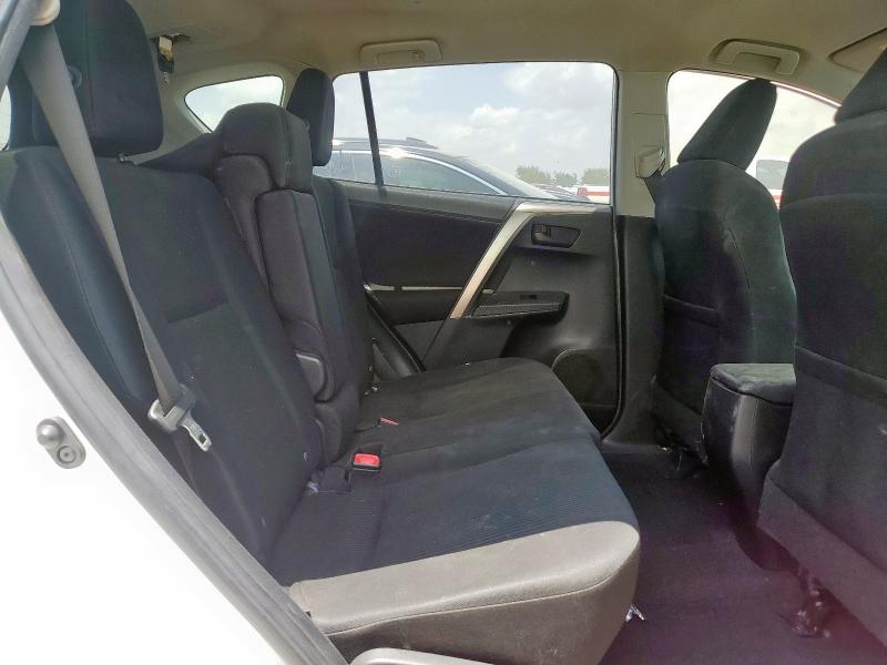 JTMZFREV2FJ025466 Toyota RAV4 LE