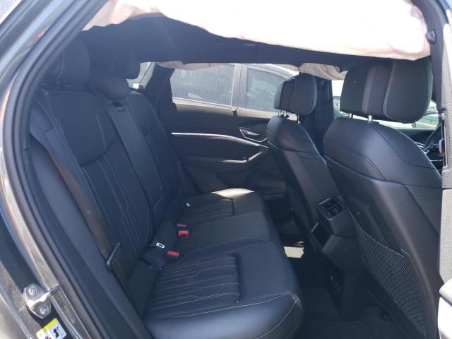 WA1VAAGEXKB008215 Audi E-tron Prestige