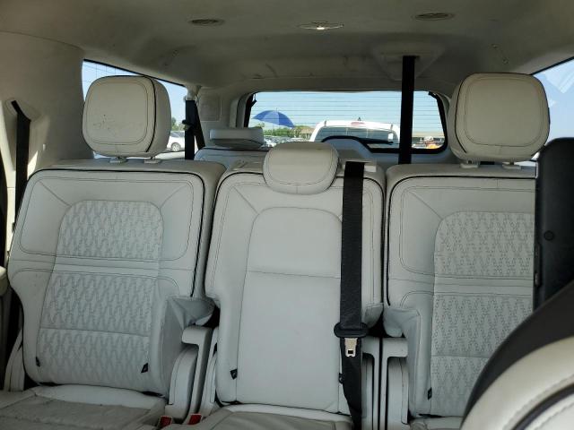 5LMJJ3TG7PEL08865 Lincoln Navigator