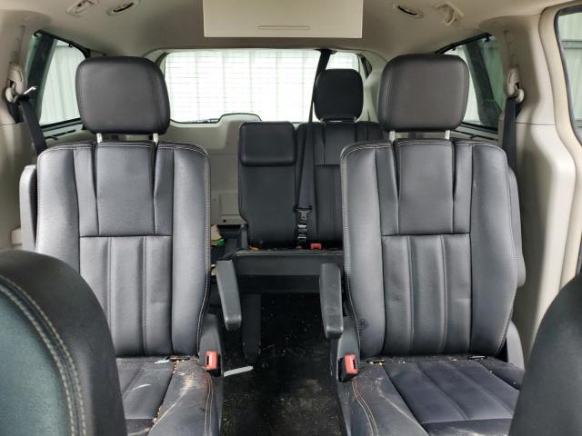 2C4RC1BG2GR132692 Chrysler Town   Cou