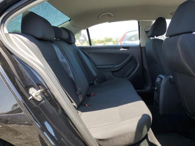 3VW267AJ0GM228432 Volkswagen 2016