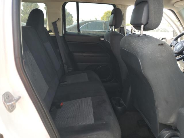 1C4NJPBA2GD693237 Jeep 2016