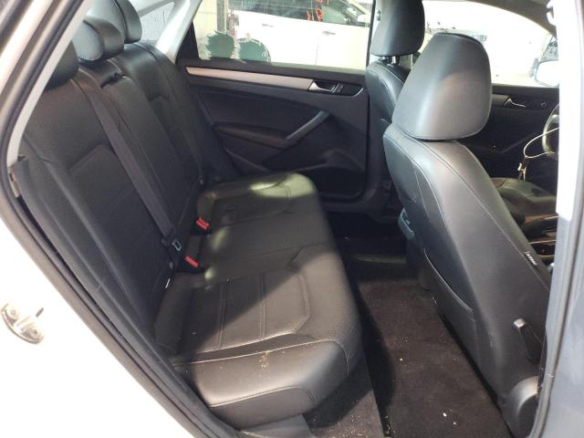 1VWBV7A36FC043631 Volkswagen PASSAT SE