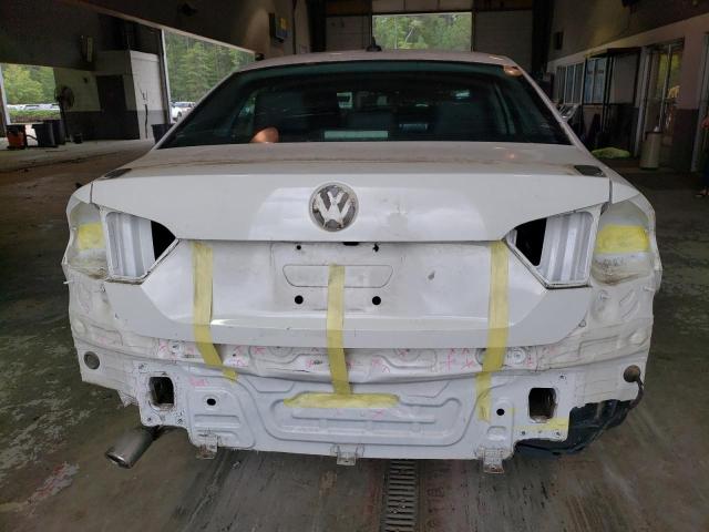 1VWBV7A36FC043631 Volkswagen PASSAT SE