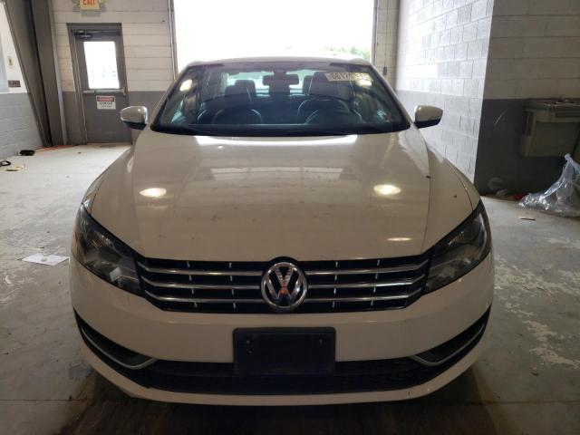 1VWBV7A36FC043631 Volkswagen PASSAT SE