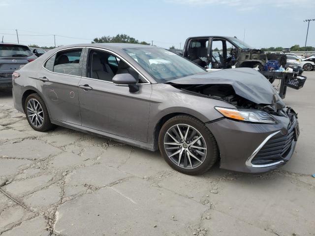 4T1F11BK2NU057582 Toyota CAMRY XLE