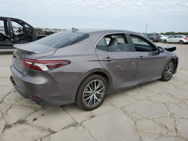 4T1F11BK2NU057582 Toyota CAMRY XLE