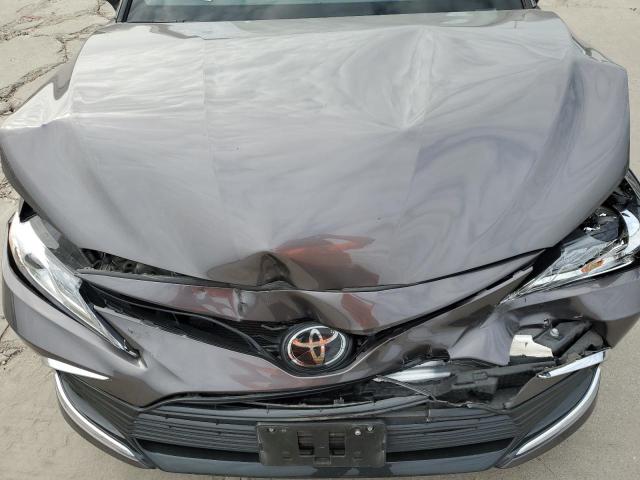 4T1F11BK2NU057582 Toyota CAMRY XLE