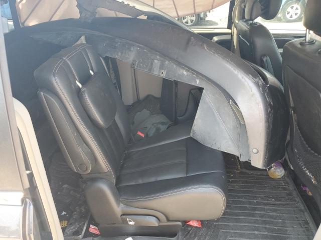 2C4RC1BG5GR148871 Chrysler Town   Cou