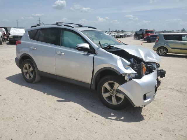 2T3WFREV6FW215985 Toyota Rav4 Xle