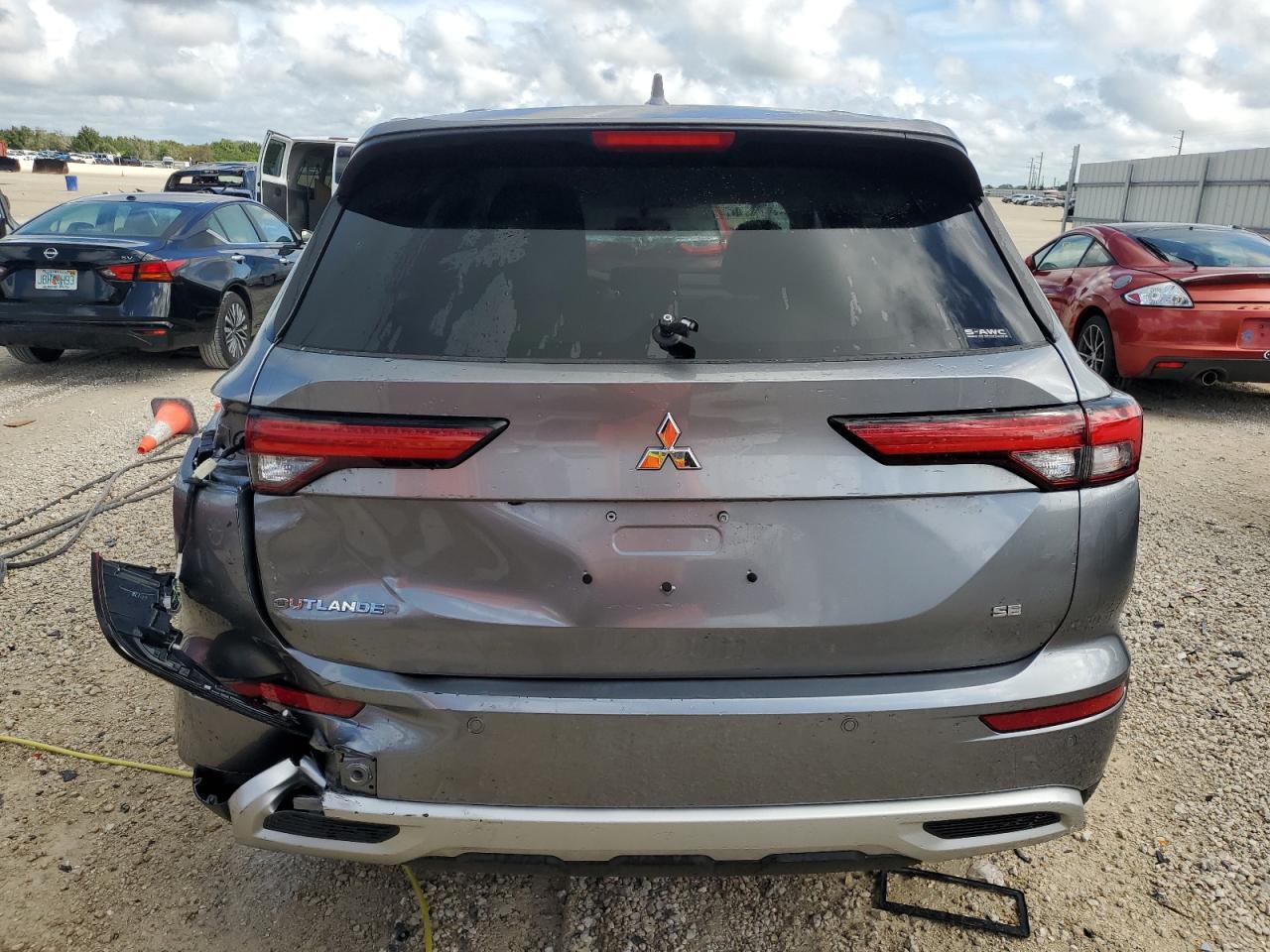 JA4J4VA81RZ038754 Mitsubishi Outlander