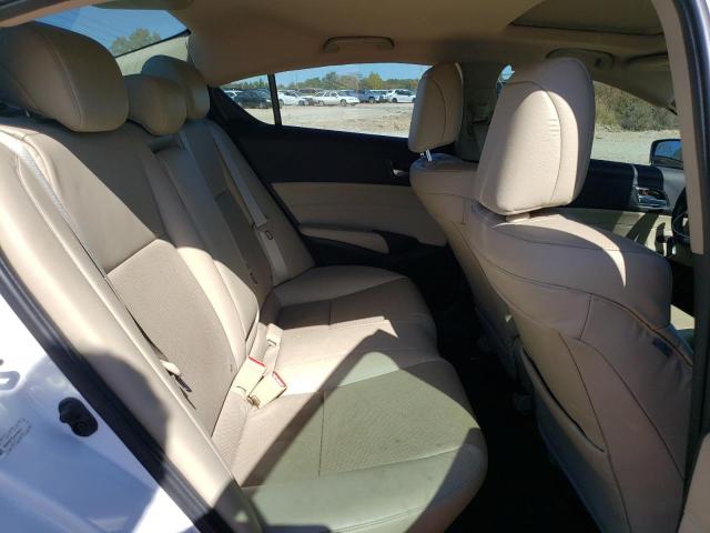 19UDE2F75JA008014 Acura Ilx Premium