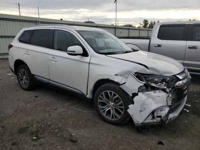 JA4AZ3A3XHZ024246 Mitsubishi Outlander Se