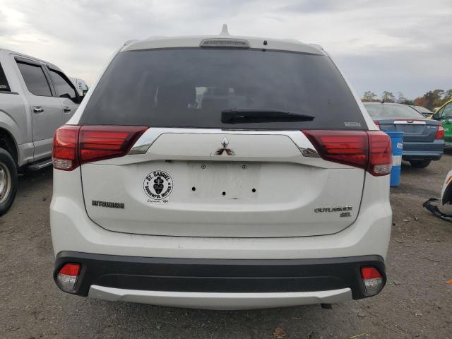 JA4AZ3A3XHZ024246 Mitsubishi Outlander Se