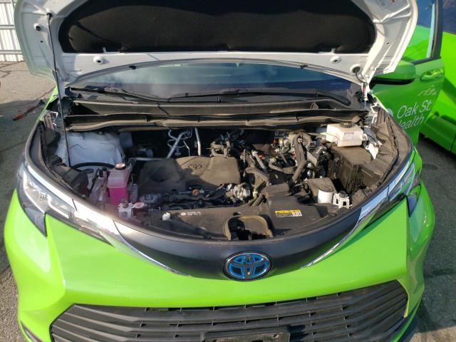 5TDKRKECXNS102987 Toyota SIENNA LE