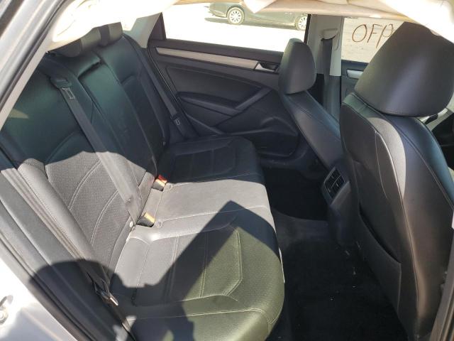 1VWBV7A32FC054142 Volkswagen PASSAT SE