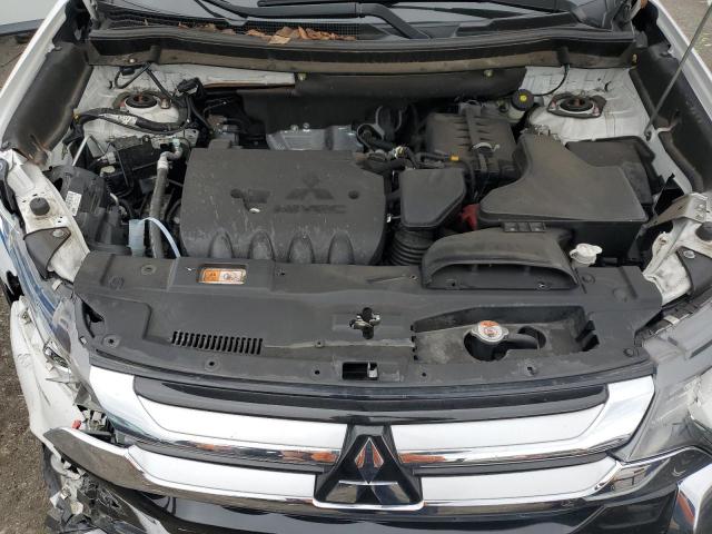 JA4AZ3A3XHZ024246 Mitsubishi Outlander Se