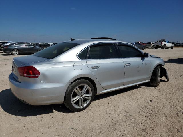 1VWBV7A32FC054142 Volkswagen PASSAT SE