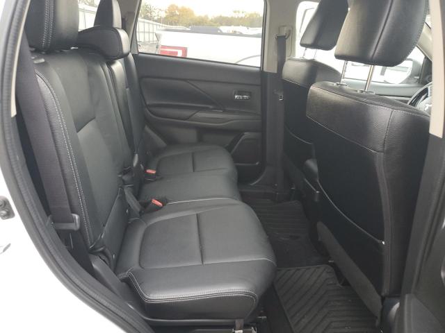 JA4AZ3A3XHZ024246 Mitsubishi Outlander Se