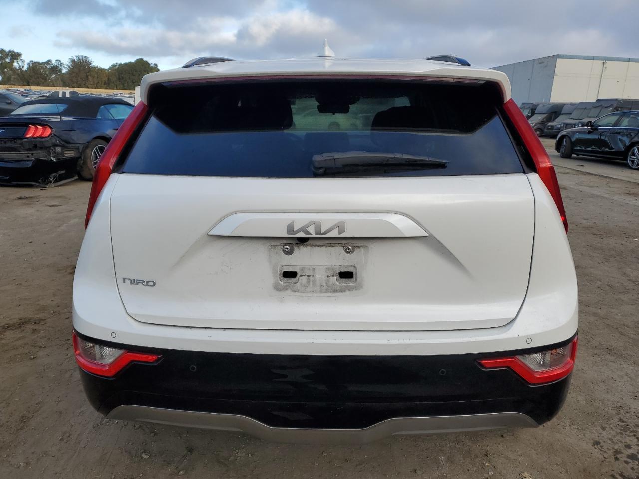 KNDCR3L16P5034112 KIA Niro Wind