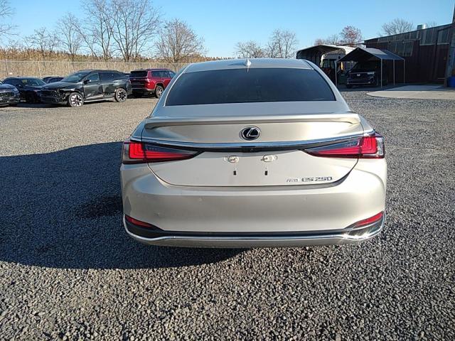 58AD11D15NU008493 Lexus Es 250 Base