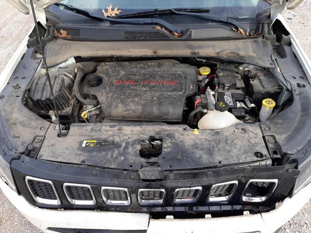 3C4NJCBB5JT165968 Jeep Compass Latitude