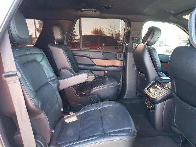 5LMJJ2NT5JEL04311 Lincoln Navigator Premiere