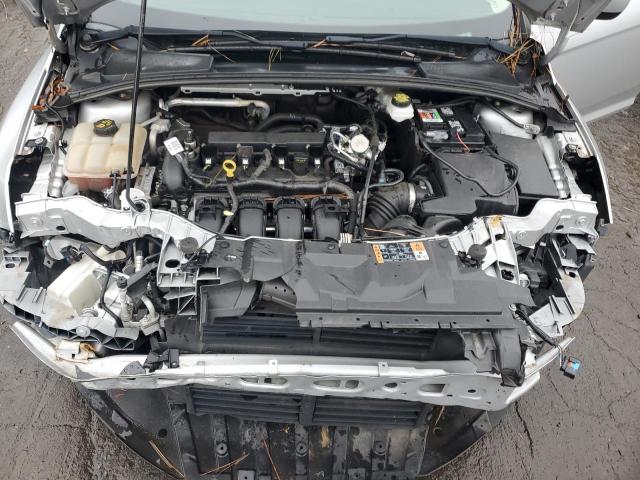 1FADP3F27JL329405 Ford FOCUS SE